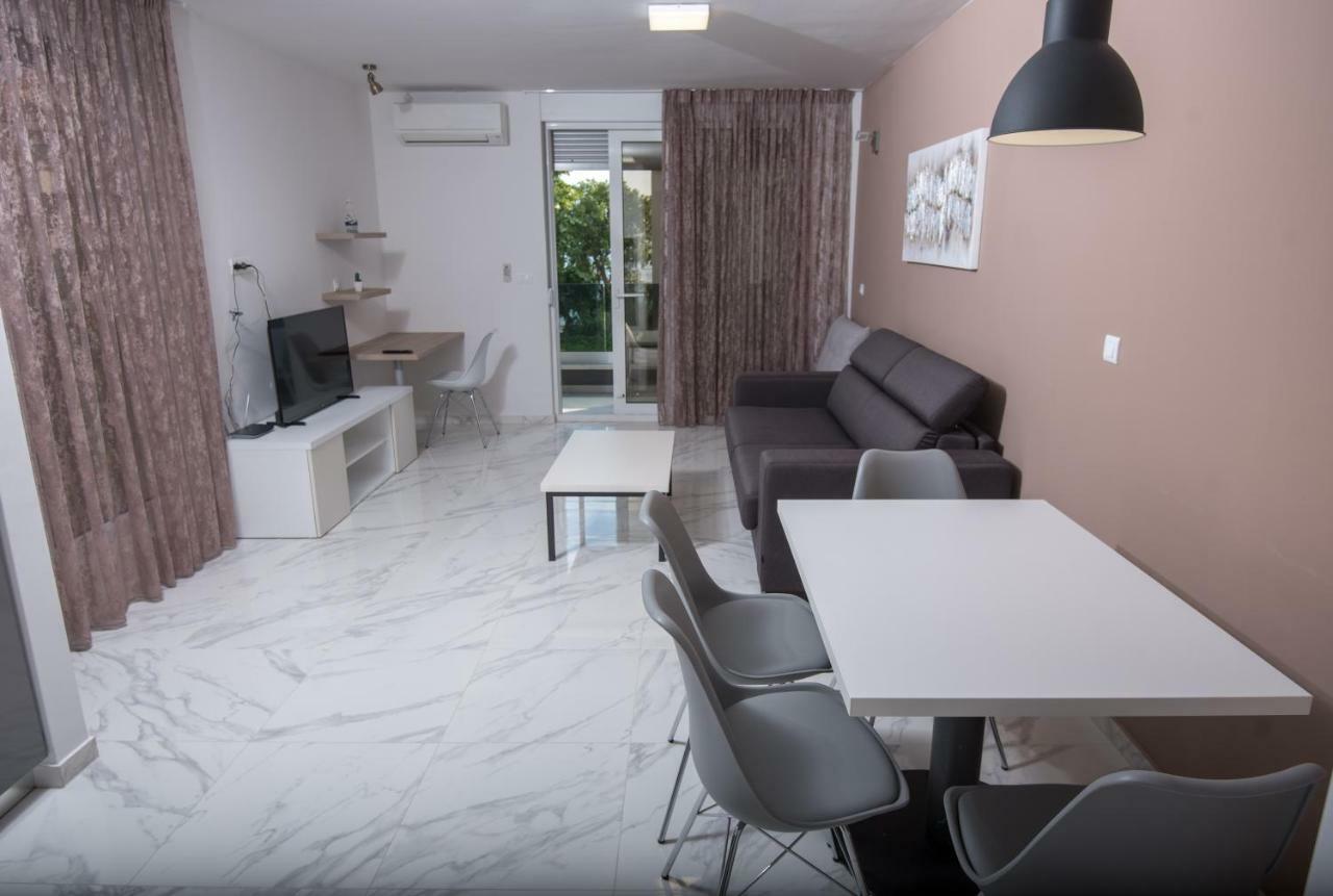 Apartments Adriatic Podstrana Buitenkant foto